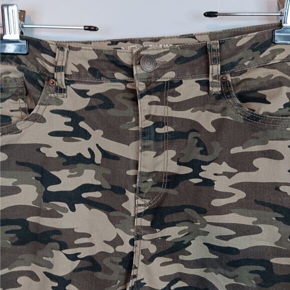 EUC No Boundaries Camo Green, Tan, Brown, Black Pants Junior 15 - Picture 2 of 6